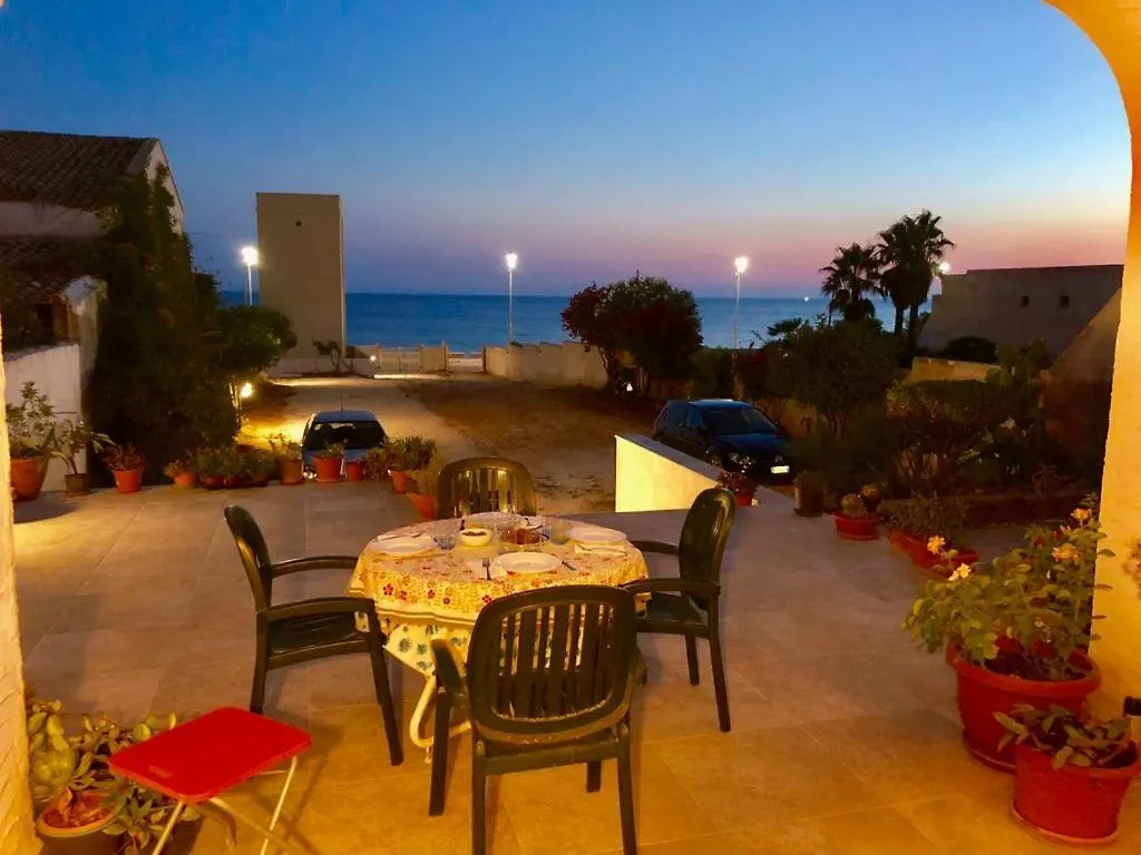 דירות מזרה דל ואלו Casa Anna In Riva Al Mare איטליה